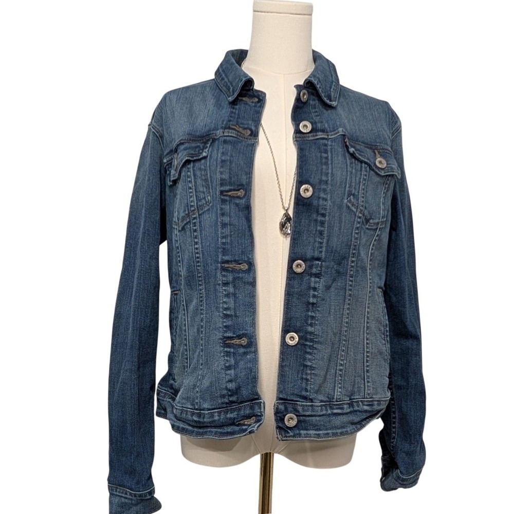 Levi's Classic Blue Denim Jean Jacket Medium‎ Wash Button Front Long Sleeve